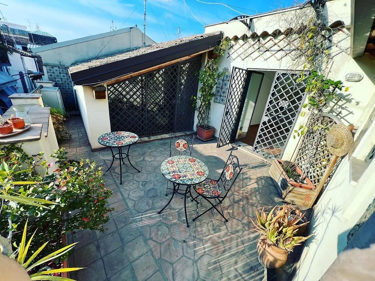 Bnb San Barnaba CTA 3*,  Italia